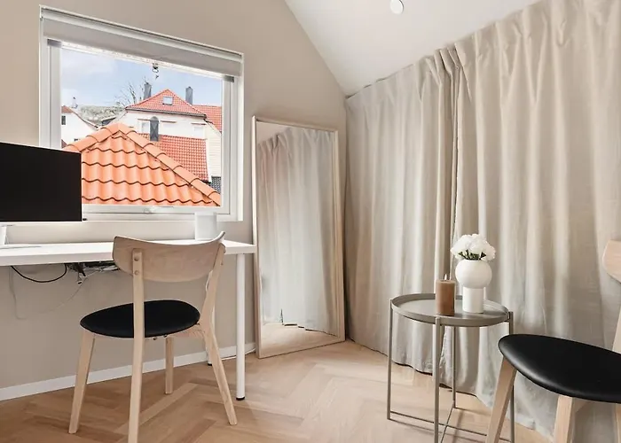 Dinbnb I Mid-city Luxury With Mini Balcony And Smart Tv & Sound System Vakantiehuis *
