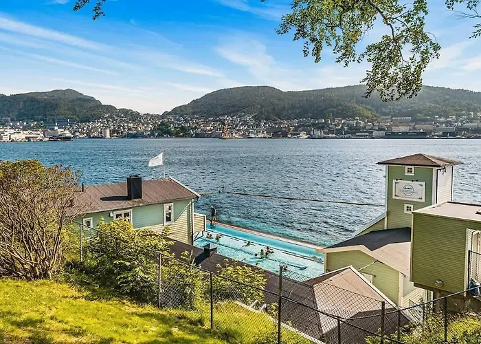 Dinbnb I Mid-city Luxury With Mini Balcony And Smart Tv & Sound System Vakantiehuis