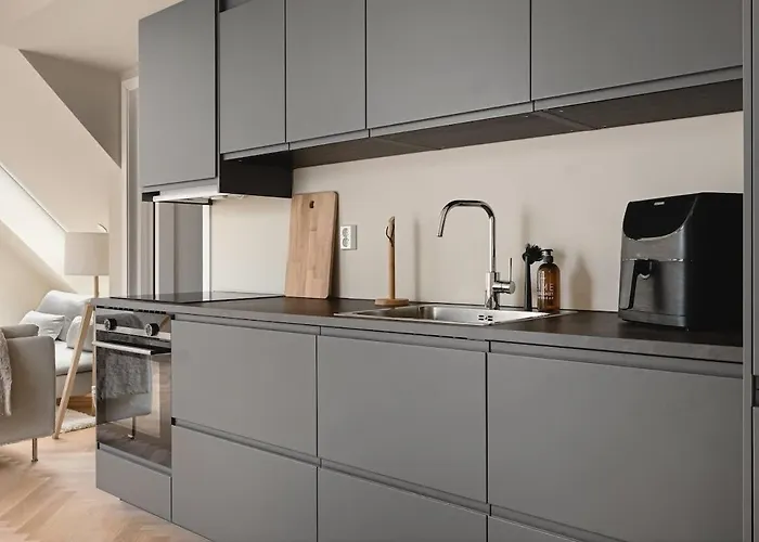 Дом отдыха Dinbnb I Mid-city Luxury With Mini Balcony And Smart Tv & Sound System Берген