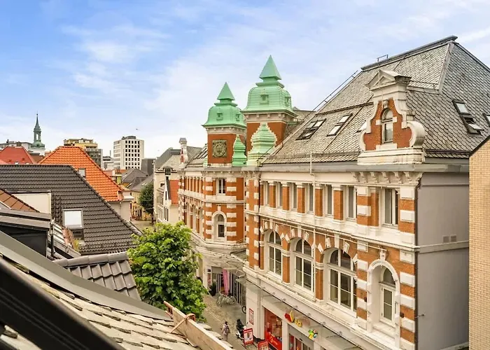 Dinbnb I Mid-city Luxury With Mini Balcony And Smart Tv & Sound System Дом отдыха Берген