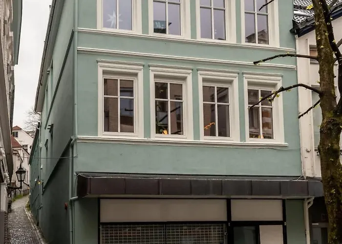 Dinbnb I Mid-city Luxury With Mini Balcony And Smart Tv & Sound System * Берген