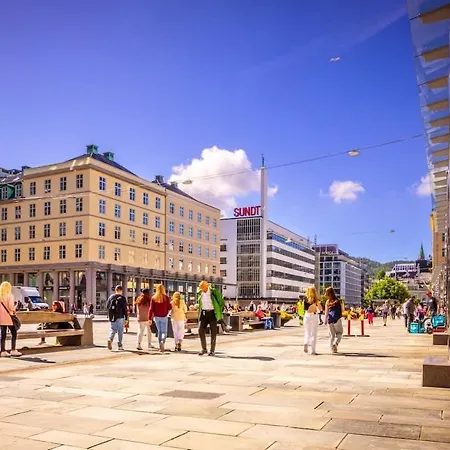 Dinbnb I Mid-city Luxury With Mini Balcony And Smart Tv & Sound System Ferienhaus Bergen