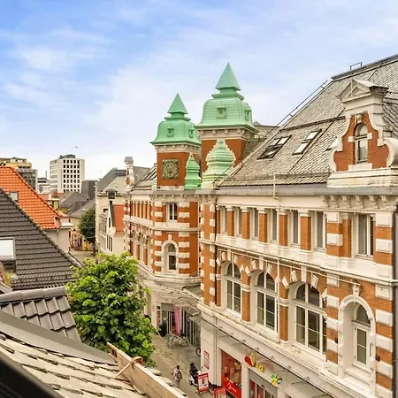 Dinbnb I Mid-city Luxury With Mini Balcony And Smart Tv & Sound System Ferienhaus Bergen