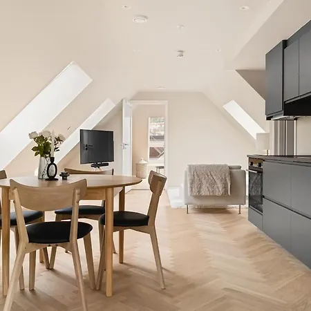 Ferienhaus Dinbnb I Mid-city Luxury With Mini Balcony And Smart Tv & Sound System Bergen
