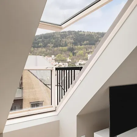 Ferienhaus Dinbnb I Mid-city Luxury With Mini Balcony And Smart Tv & Sound System