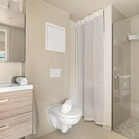 Dinbnb I Mid-city Luxury With Mini Balcony And Smart Tv & Sound System Ferienhaus *